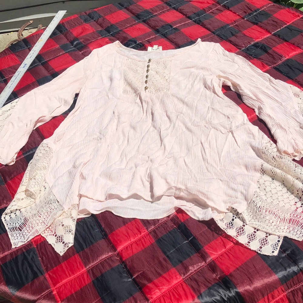 Cute flowy shirt